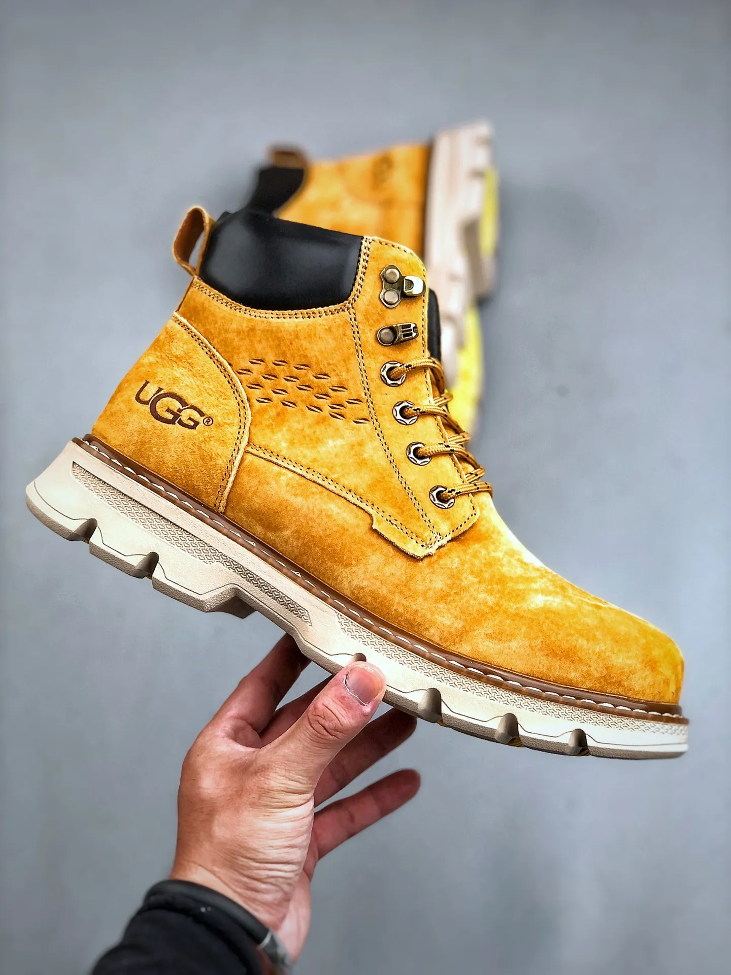 Local self-pickup💰560 supports store release New goods🚀UGG new autumn and winter men's mid-cut casual Martin boots series #Guangdong Dachang quality 25ss autumn and winter new style Fashion trend matching The fabric is imported from Italy frosted cowhide. The whole shoe is made of genuine cowhide material. The outsole and hardware are all made from OEM raw materials. Good products do not kill pigs. The quality of the first order is strictly controlled. The full set of official website unified packaging. Special products for outdoor use to prevent cold this winter. Daily casual matching A must-have for stylish men‼ American affordable luxury brand [UGG] Tasman Weather Hybrid Tasman hybrid series mid-top lightweight casual Martin boots" Size: 39-44 (one size larger than sports shoes)